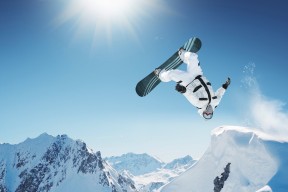 开云电竞-《PUBGMobile》“极限突击”线下总决赛，极限操作点燃全场！