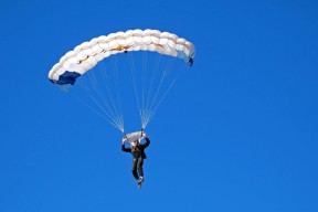 开云网站-哈兰德的比赛数据在赛季中段继续刷新多项纪录，哈兰德2020数据